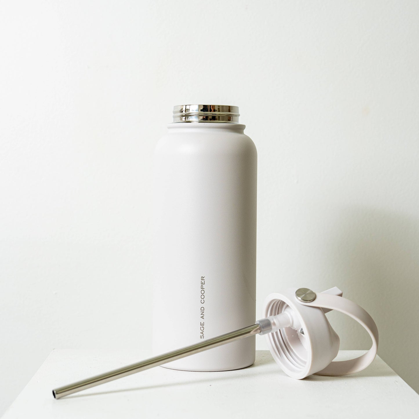 Sage & Cooper - The Sage & Cooper Insulated Drink Bottle: Stone / 1 Litre