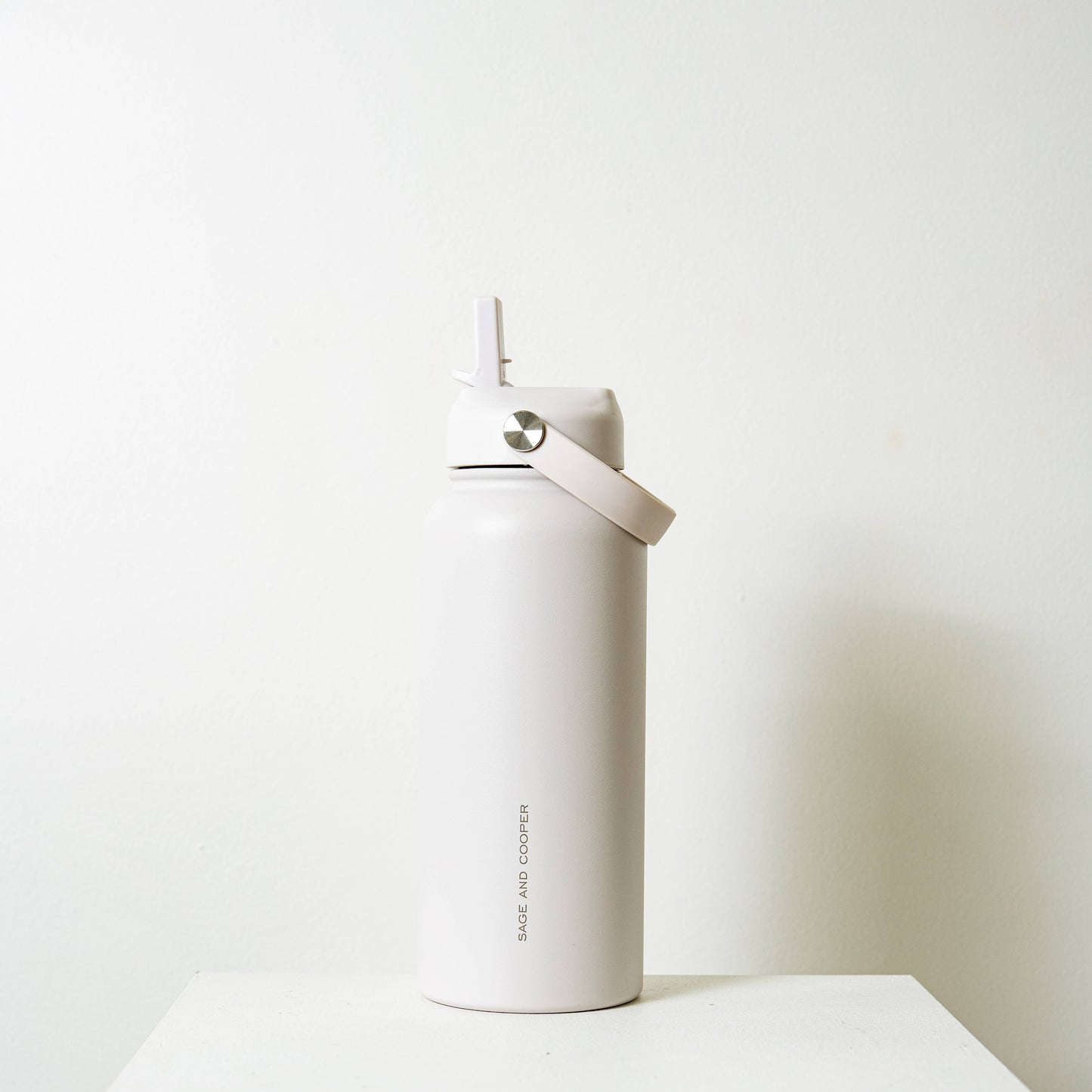 Sage & Cooper - The Sage & Cooper Insulated Drink Bottle: White / 1 Litre