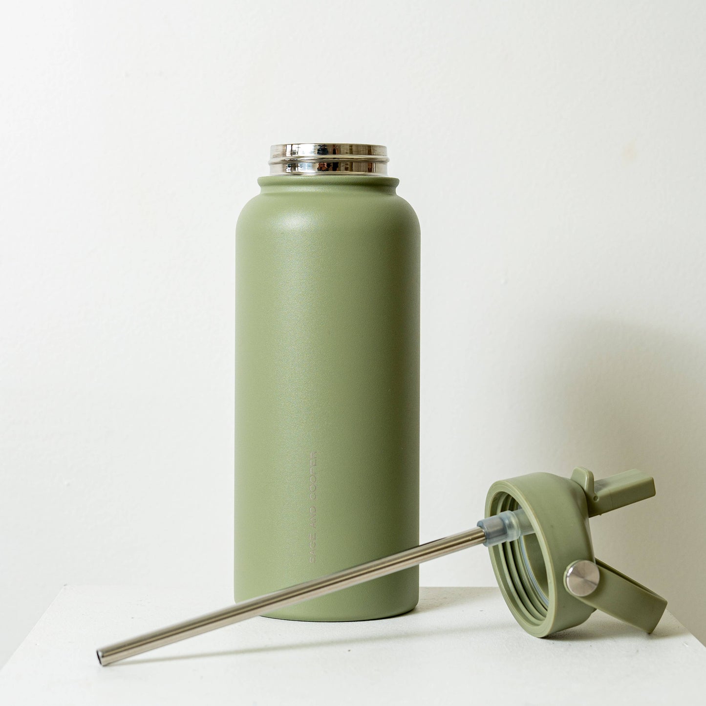 Sage & Cooper - The Sage & Cooper Insulated Drink Bottle: White / 1 Litre