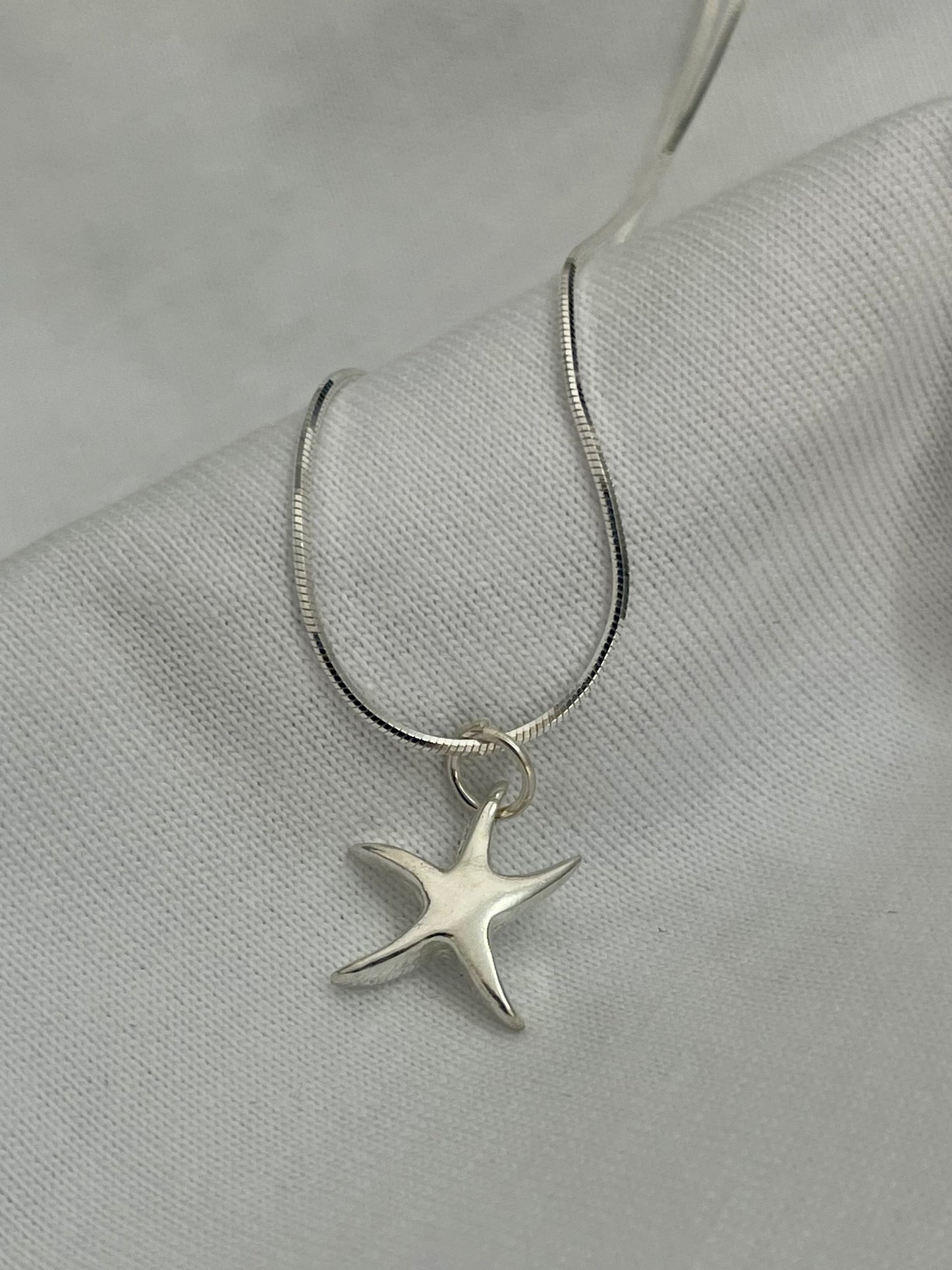 Hola Bella Starfish Pendant