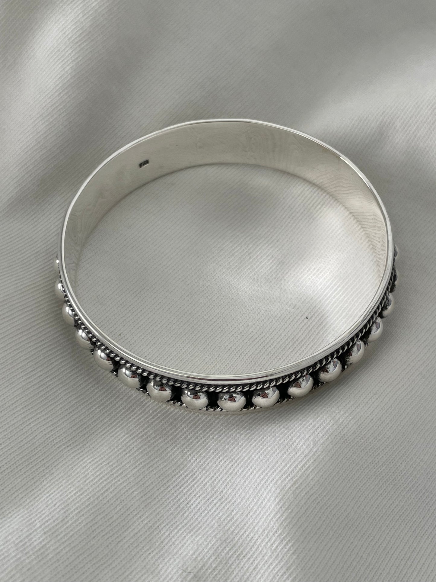 Hola Bella Bangle