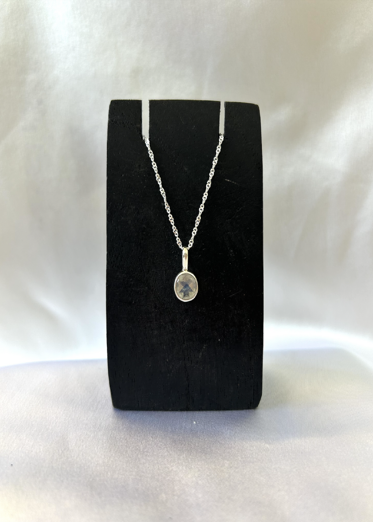 Petite Oval Pendant Moonstone