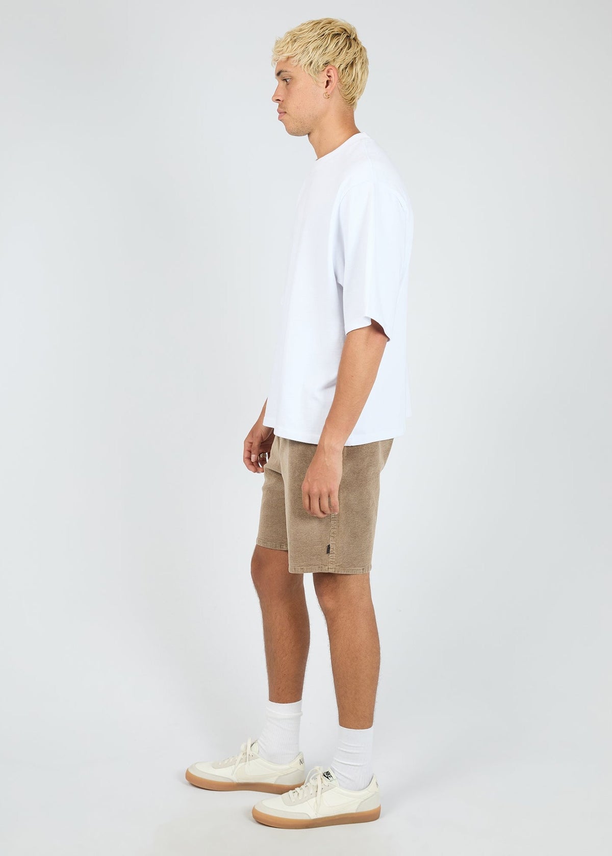 Side view of the Silent Theory Cord Short in mocha