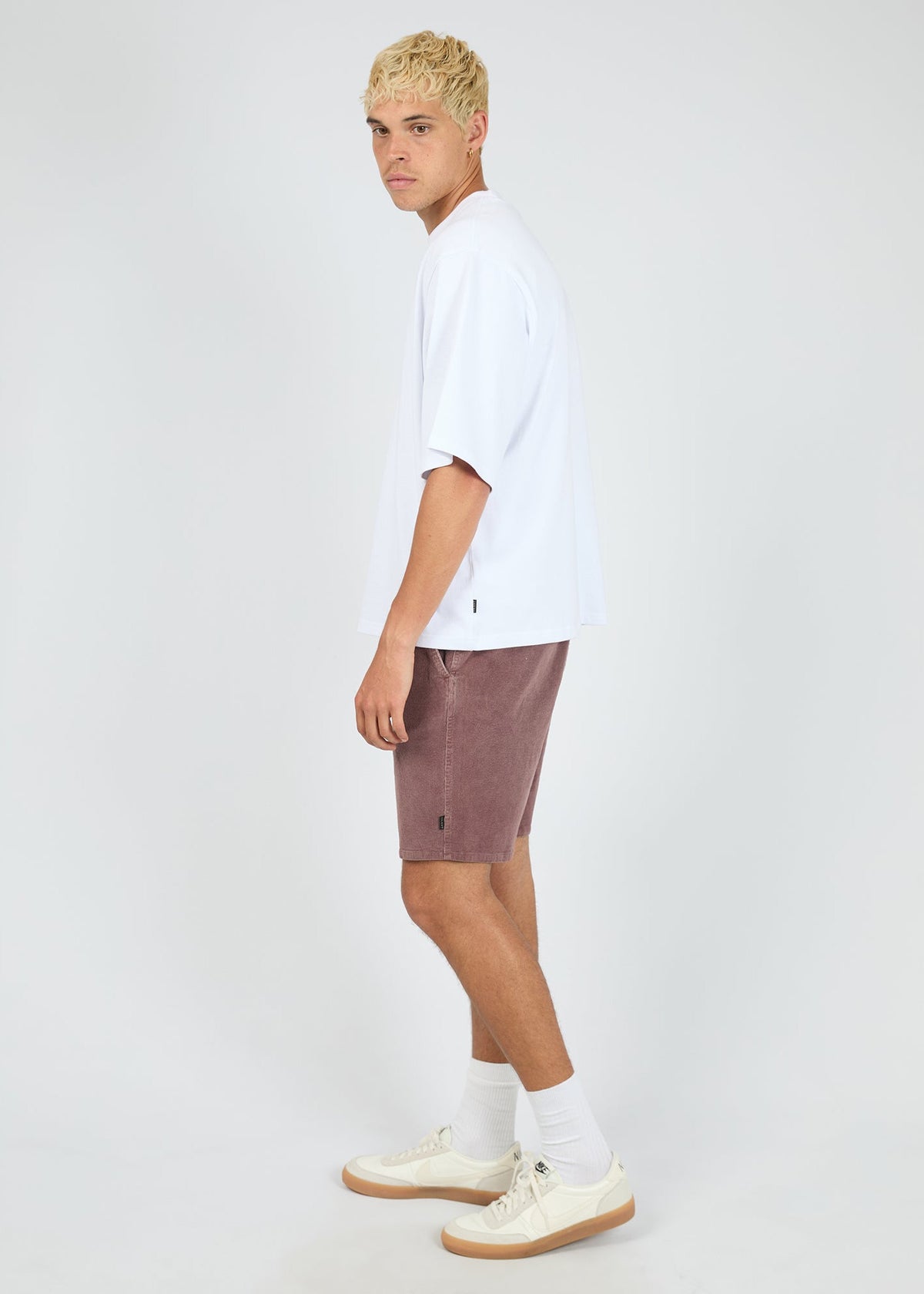 Side view of the Silent Theory Cord Short in vino
