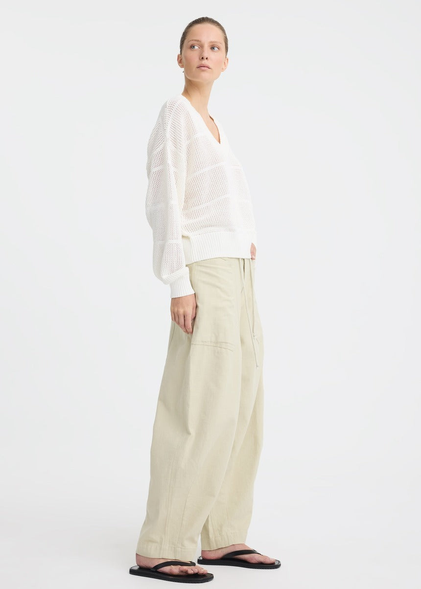 Elira V-Neck Pullover - White