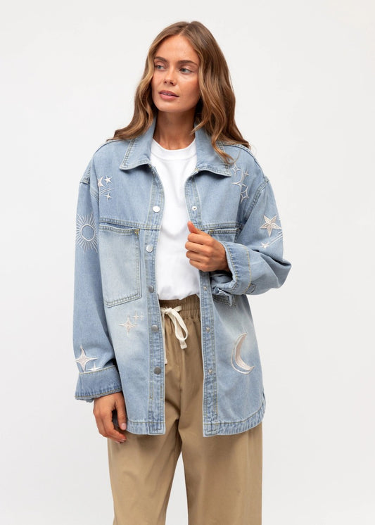 Written In The Stars Shacket - Light Wash