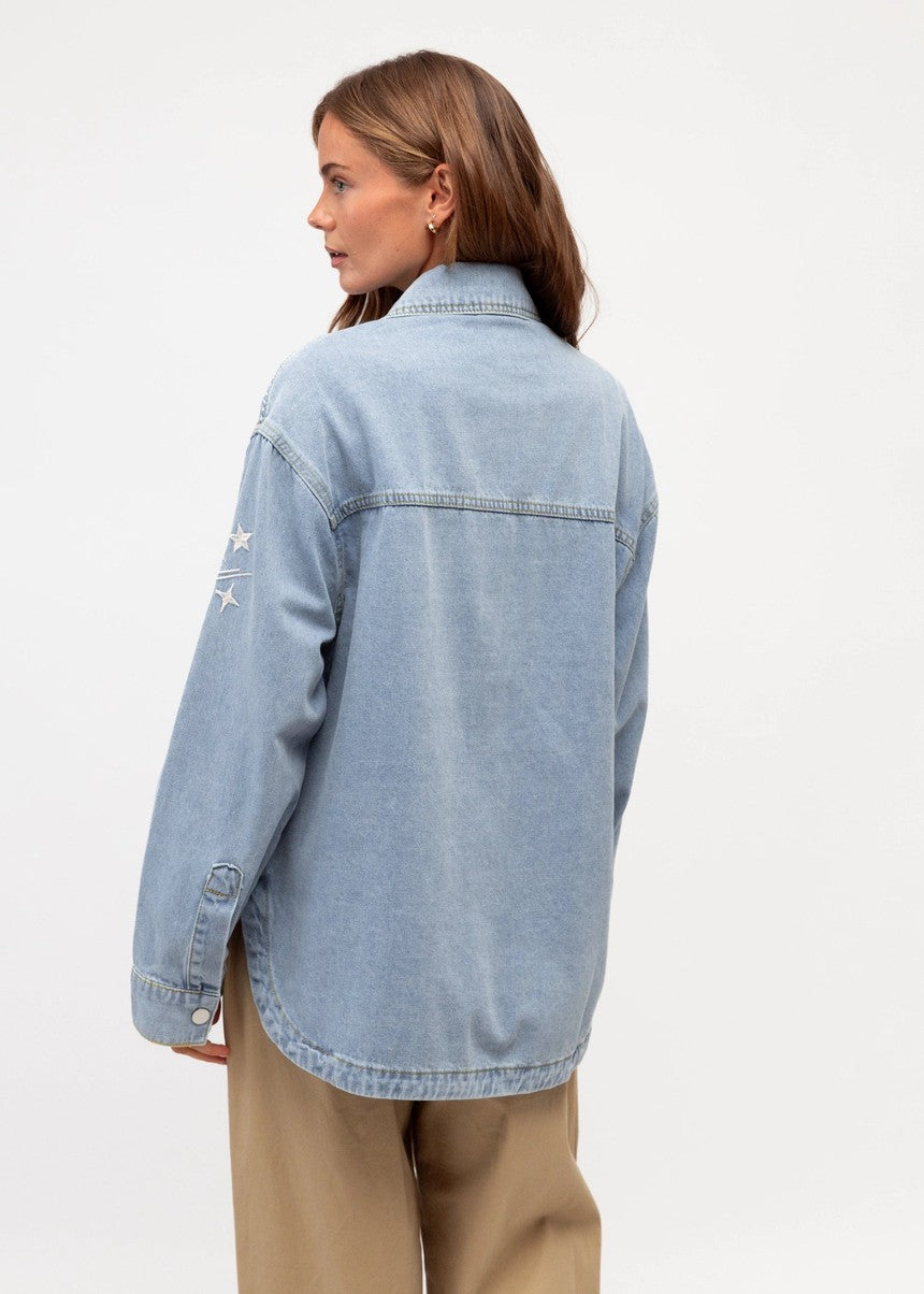 Written In The Stars Shacket - Light Wash