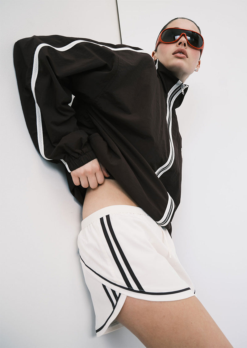 Linear Short - Whisper White/Fudge