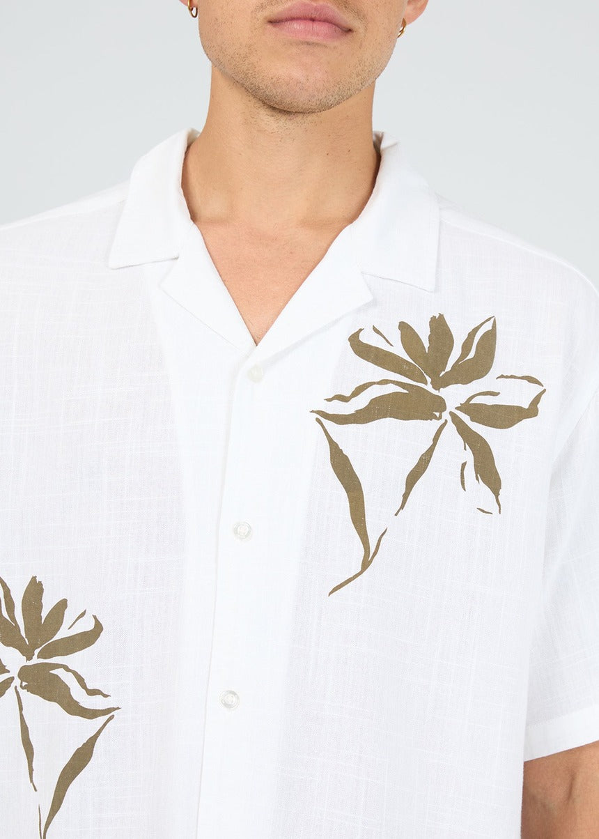 Tropez SS Shirt in White by Silent Theory, close up of the fabric