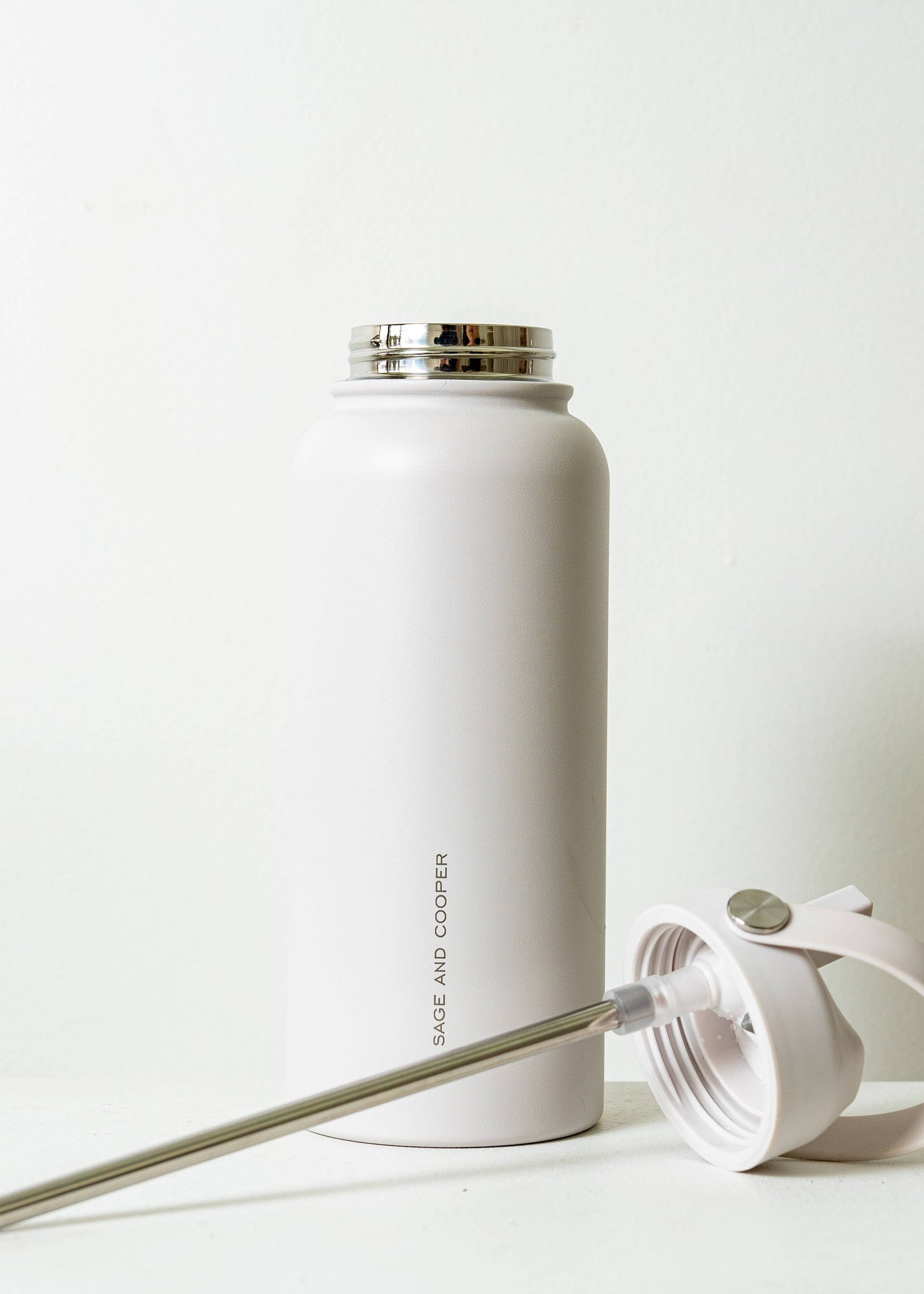 Sage & Cooper - The Sage & Cooper Insulated Drink Bottle: White / 1 Litre