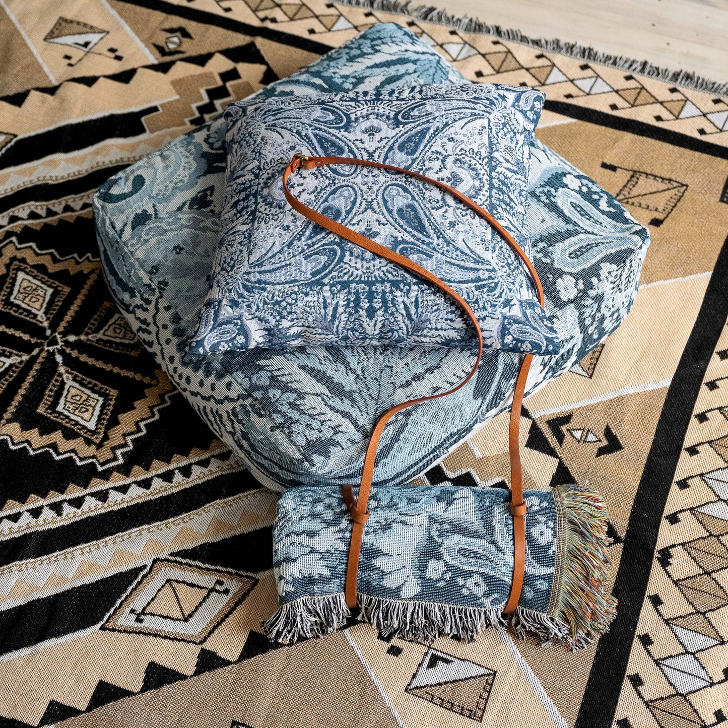 HENDEER - 'Yesterday' Woven Picnic Rug/Throw: Large 170x200cm
