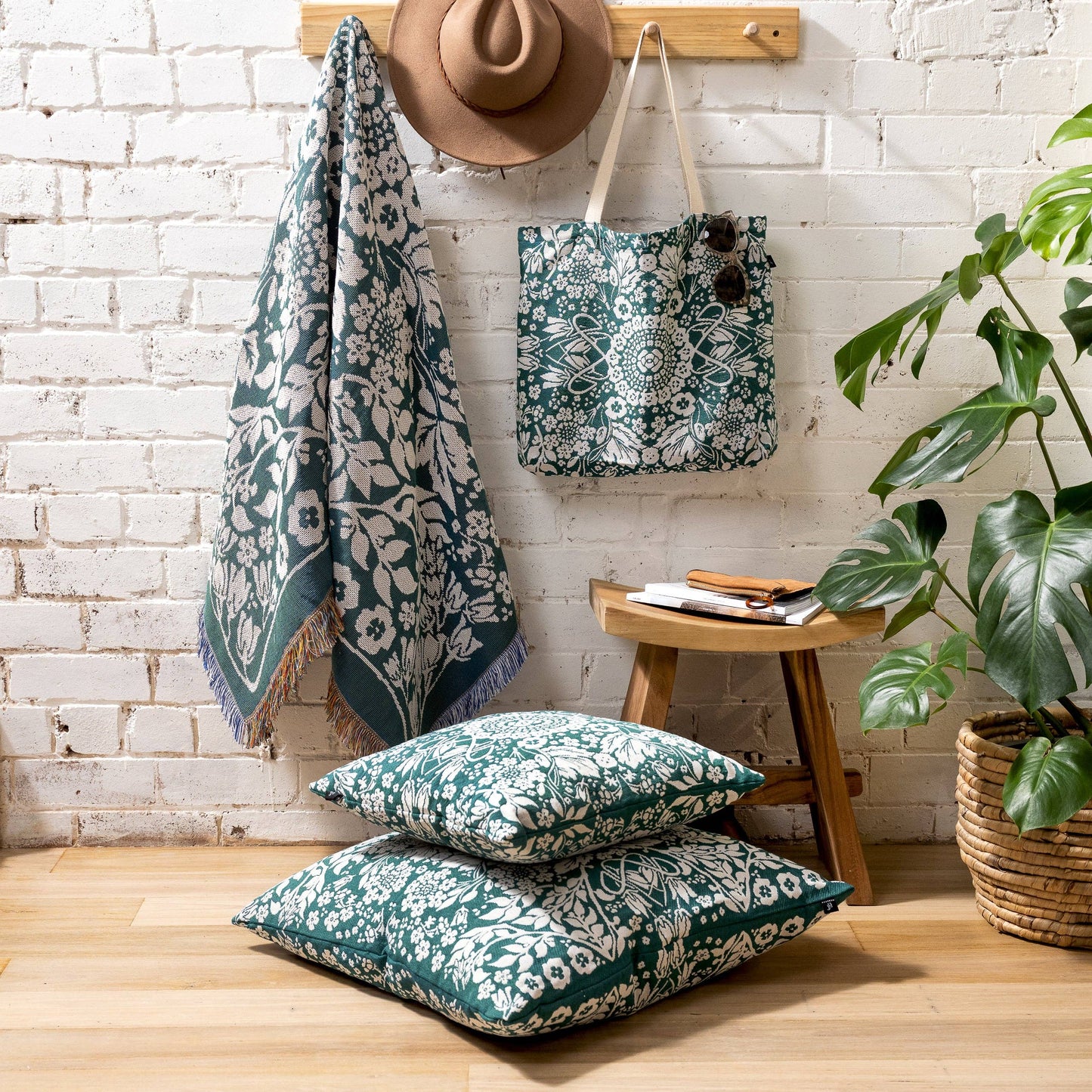 HENDEER - 'Across the Universe' Woven Picnic Rug/Throw: Regular 130x160cm