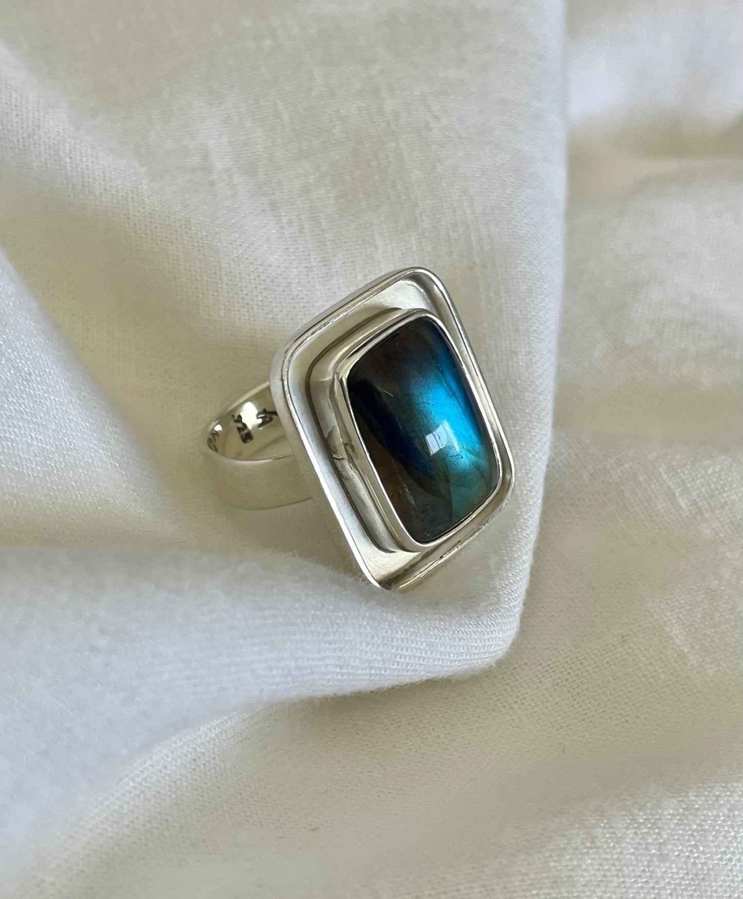 Hola Bella Labradorite Ring