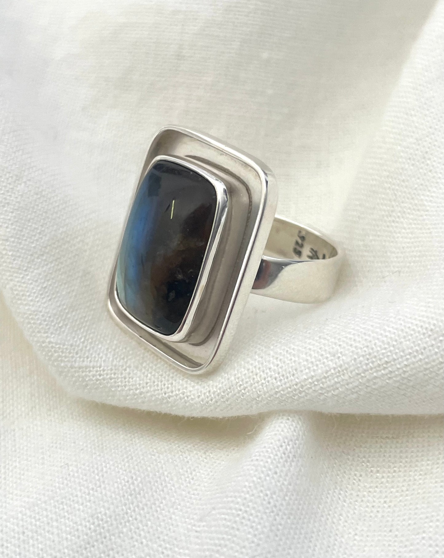 Hola Bella Labradorite Ring