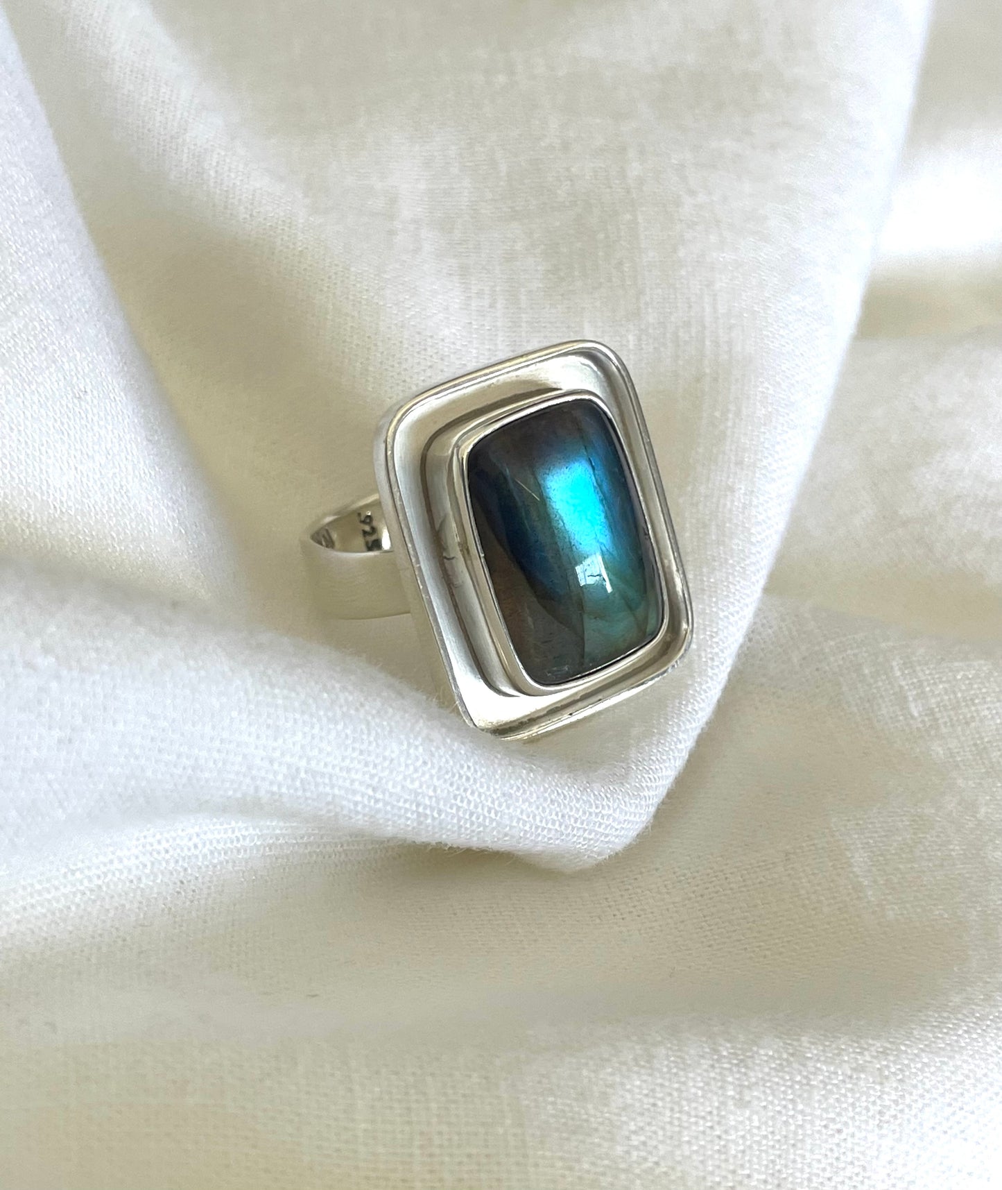 Hola Bella Labradorite Ring