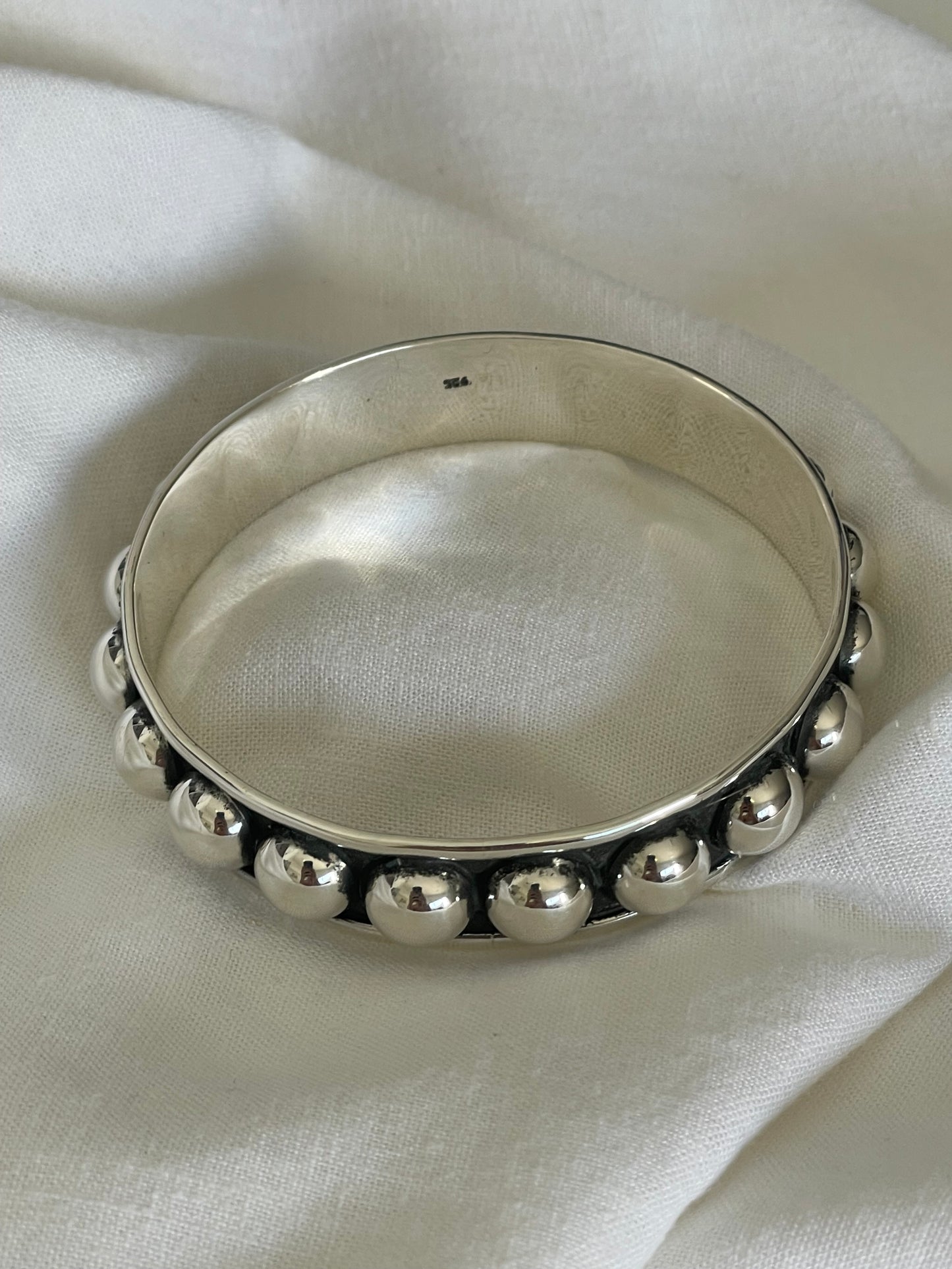 Hola Bella Solid Silver Bangle