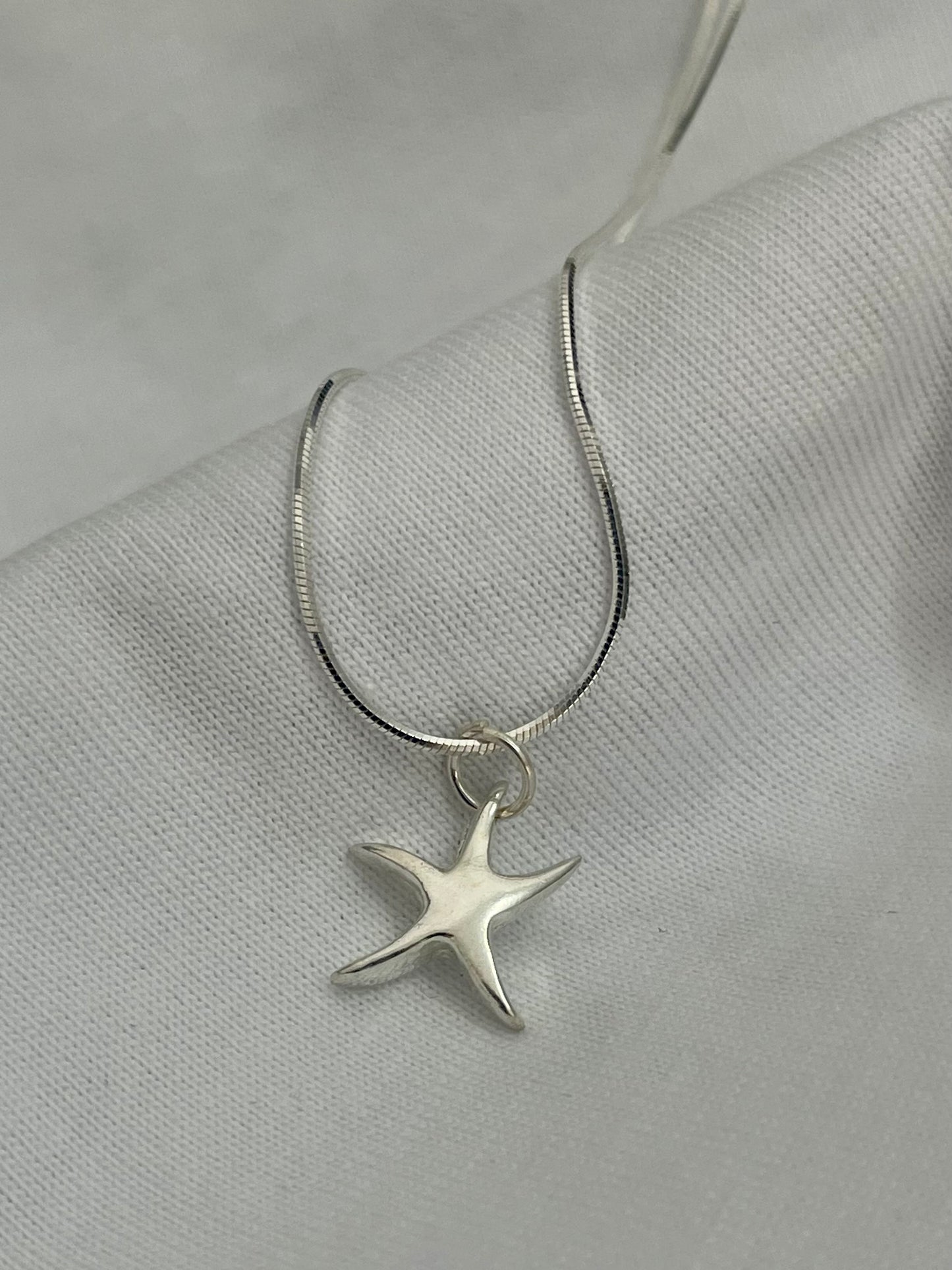 Hola Bella Starfish Pendant