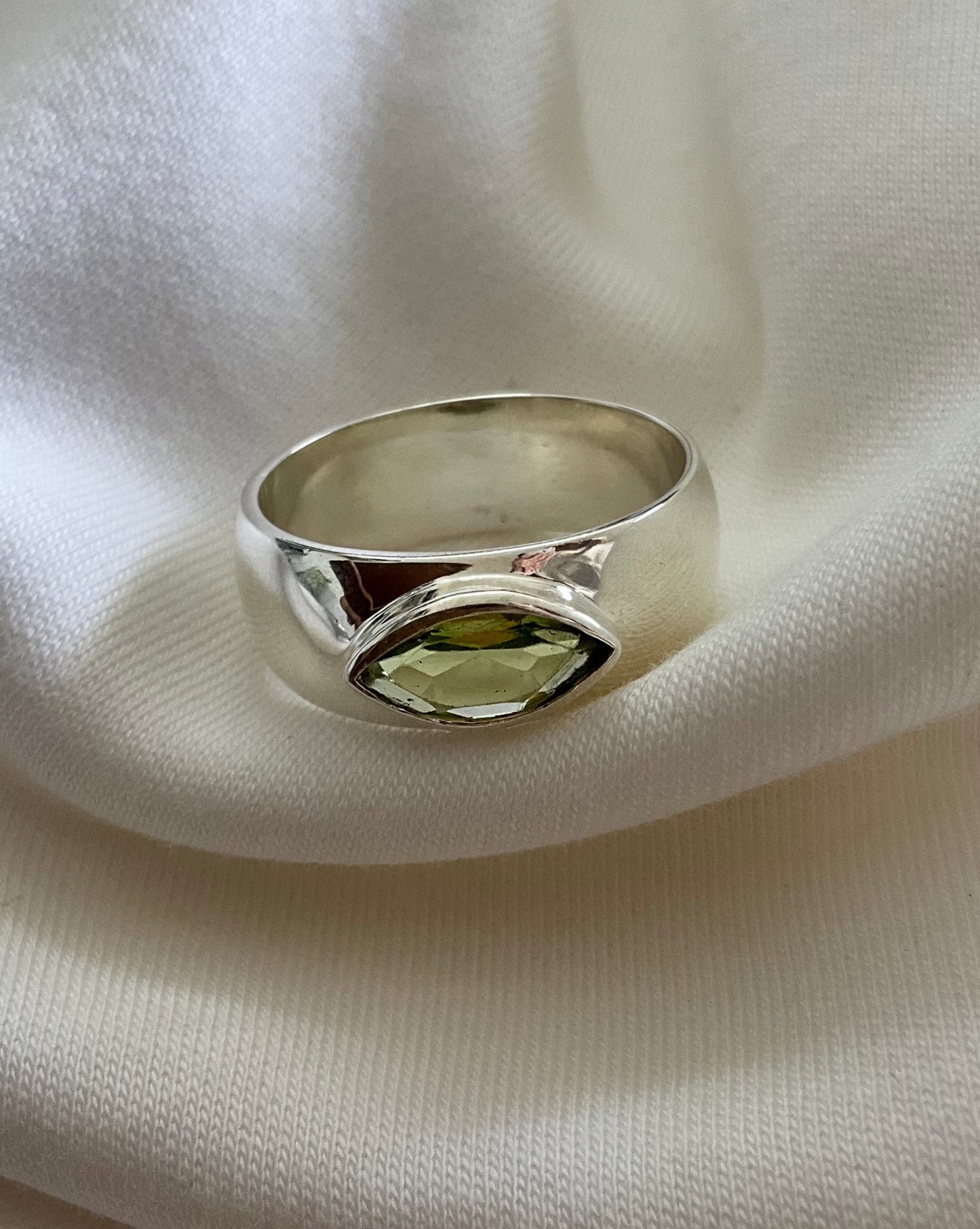 Nador Peridot Ring