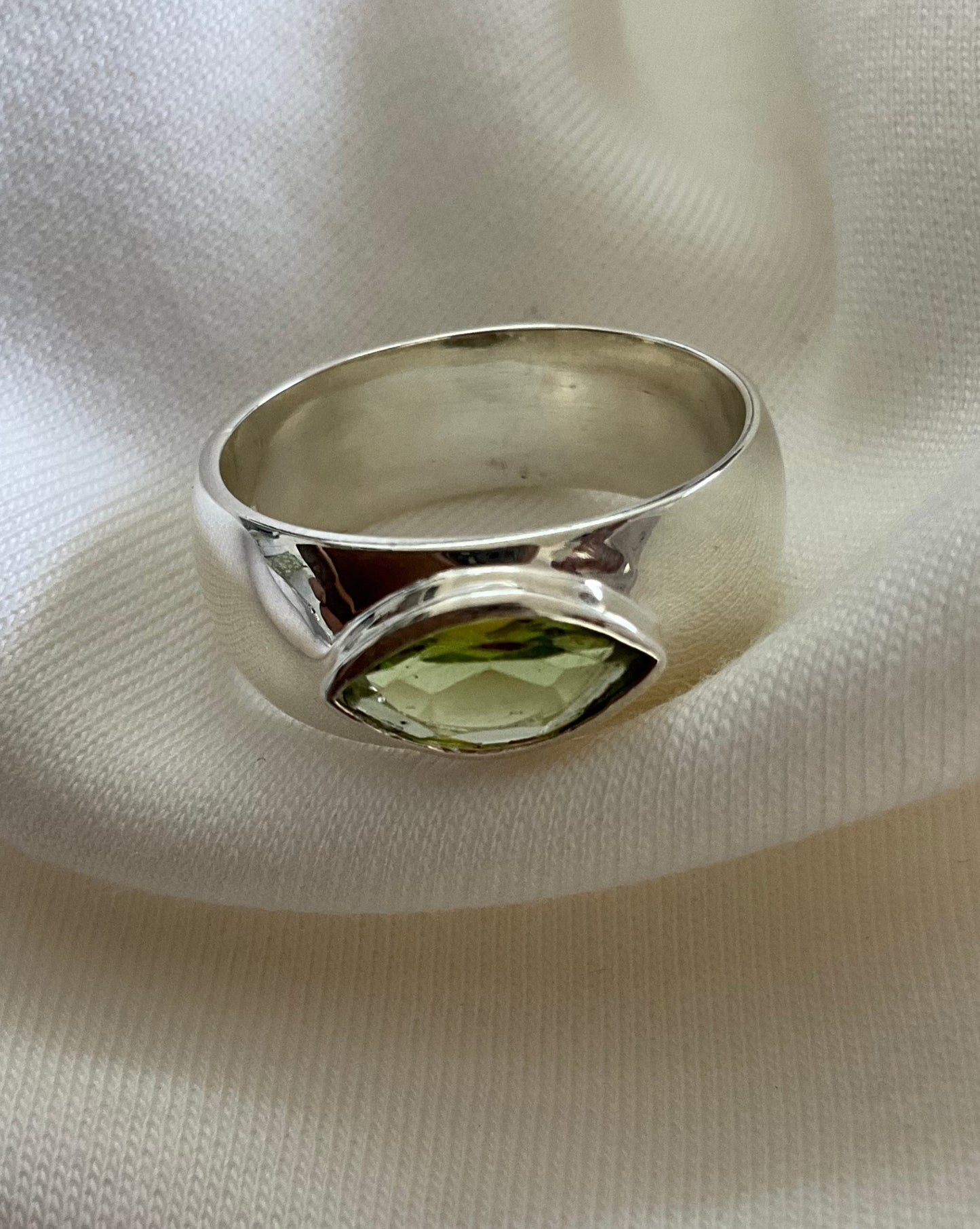 Nador Peridot Ring