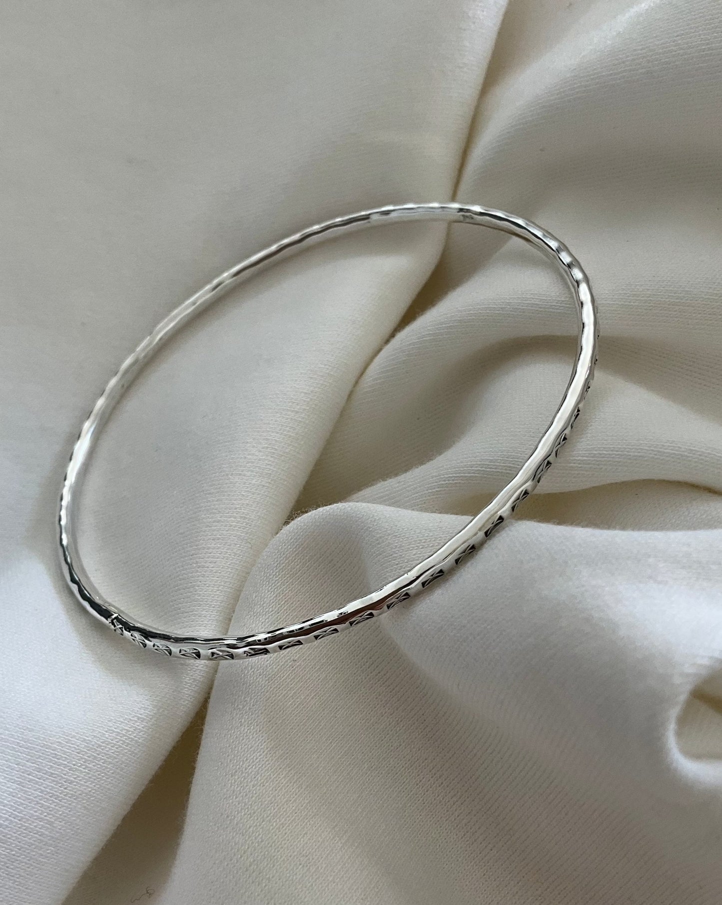 Fora Bangle - 925 Silver