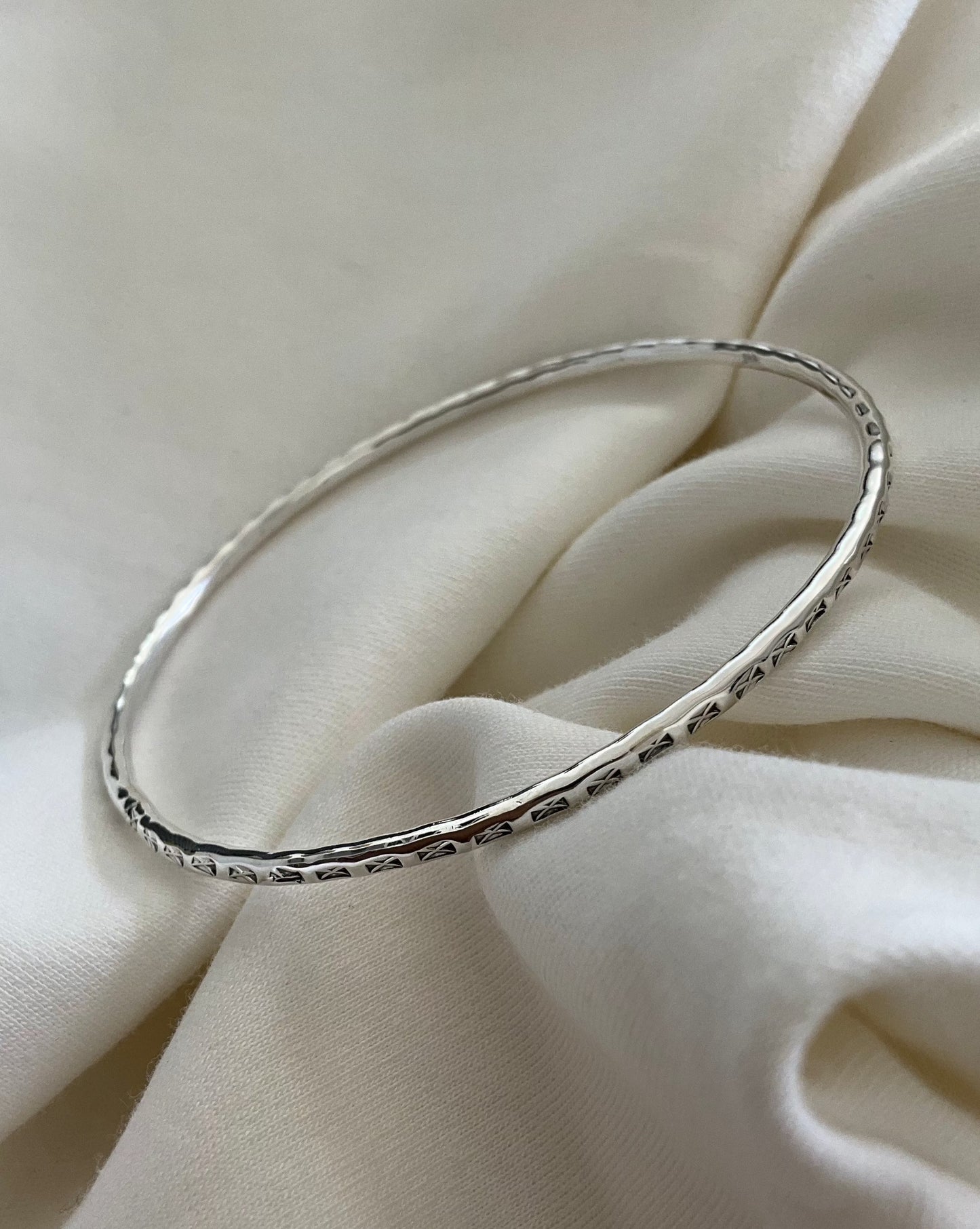 Fora Bangle - 925 Silver