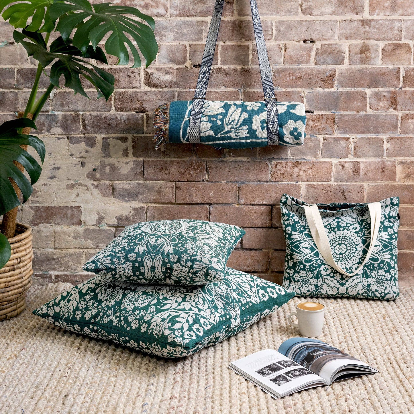 HENDEER - 'Across the Universe' Woven Picnic Rug/Throw: Regular 130x160cm