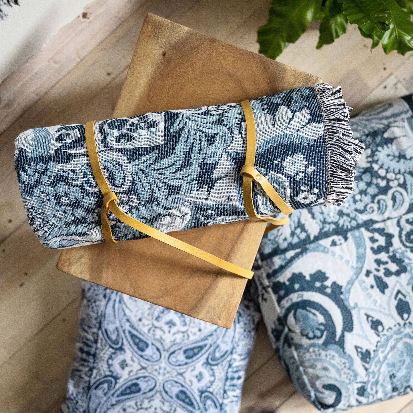 HENDEER - 'Yesterday' Woven Picnic Rug/Throw: Large 170x200cm
