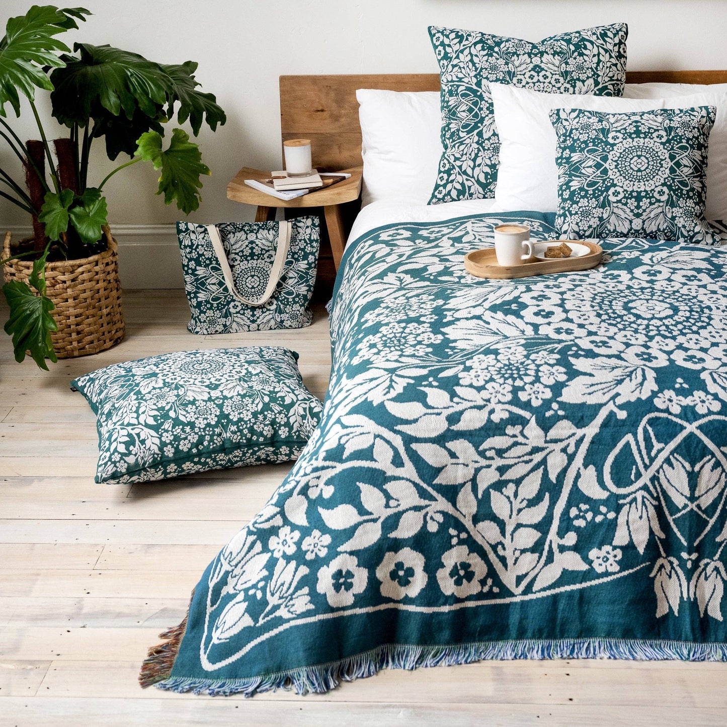 HENDEER - 'Across the Universe' Woven Picnic Rug/Throw: Regular 130x160cm